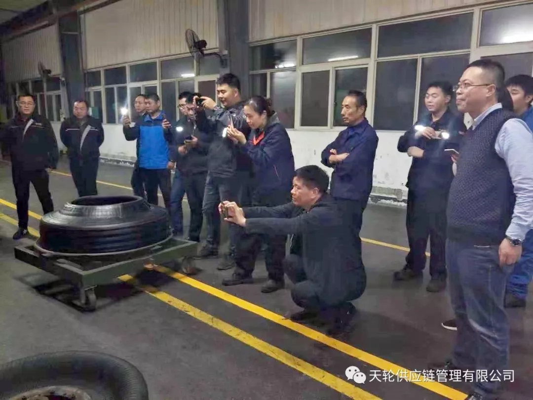 大喜讯！新桂轮第一条全钢胎顺利出胎！